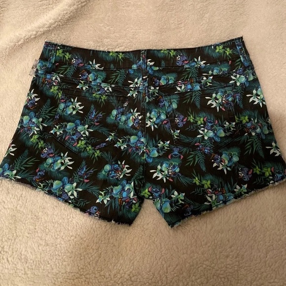 NWT DISNEY WOMENS STITCH SHORTS - Picture 3 of 6